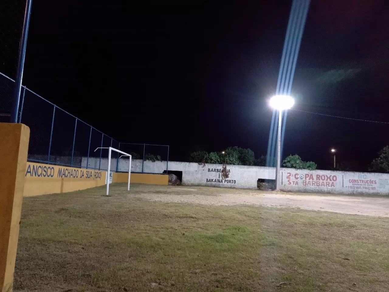 Teresina: Prefeitura realiza melhoria na iluminação pública do campo de futebol do Loteamento Santa Bárbara